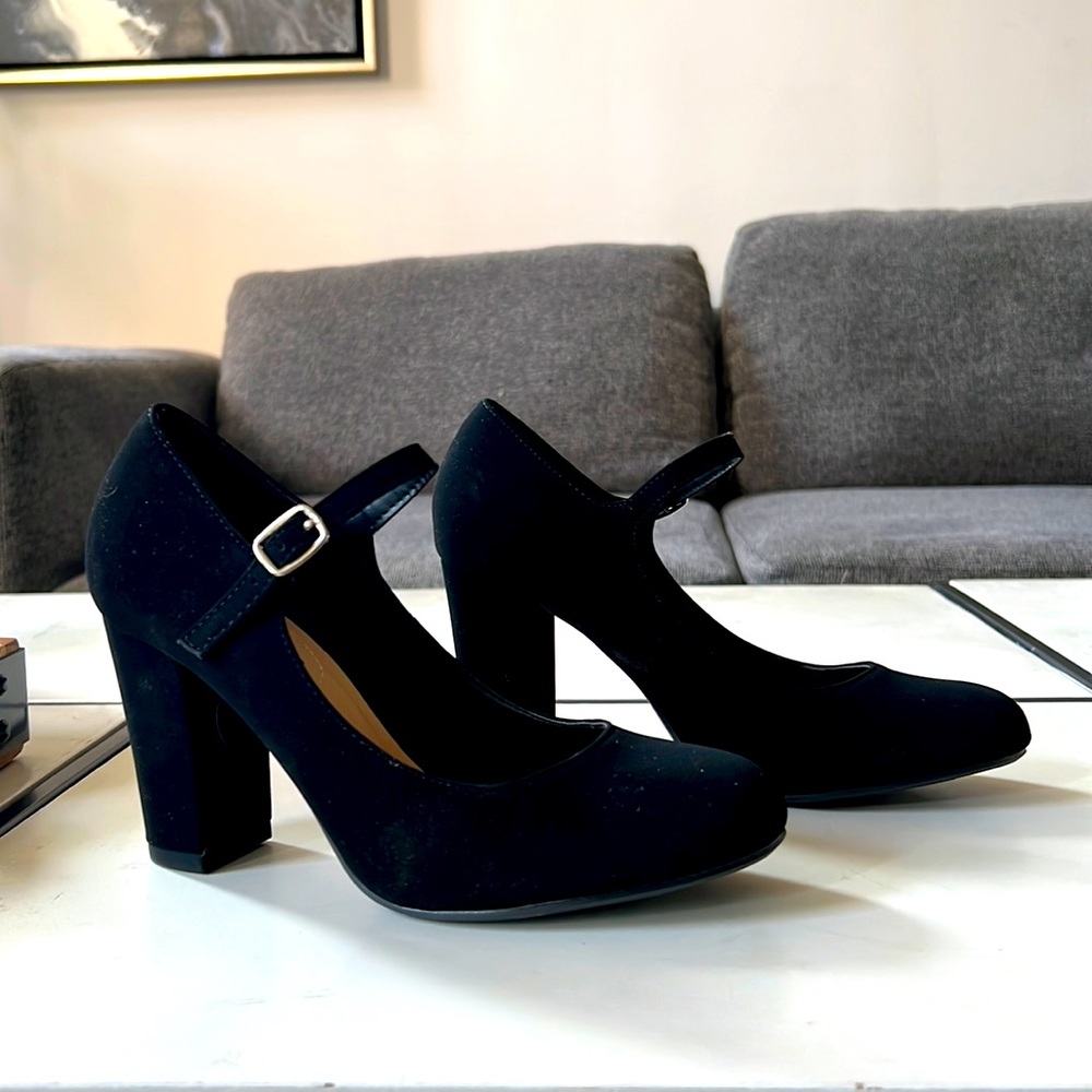 Cityclassified Closed Toe Ankle Strap Block Heel - Size 7